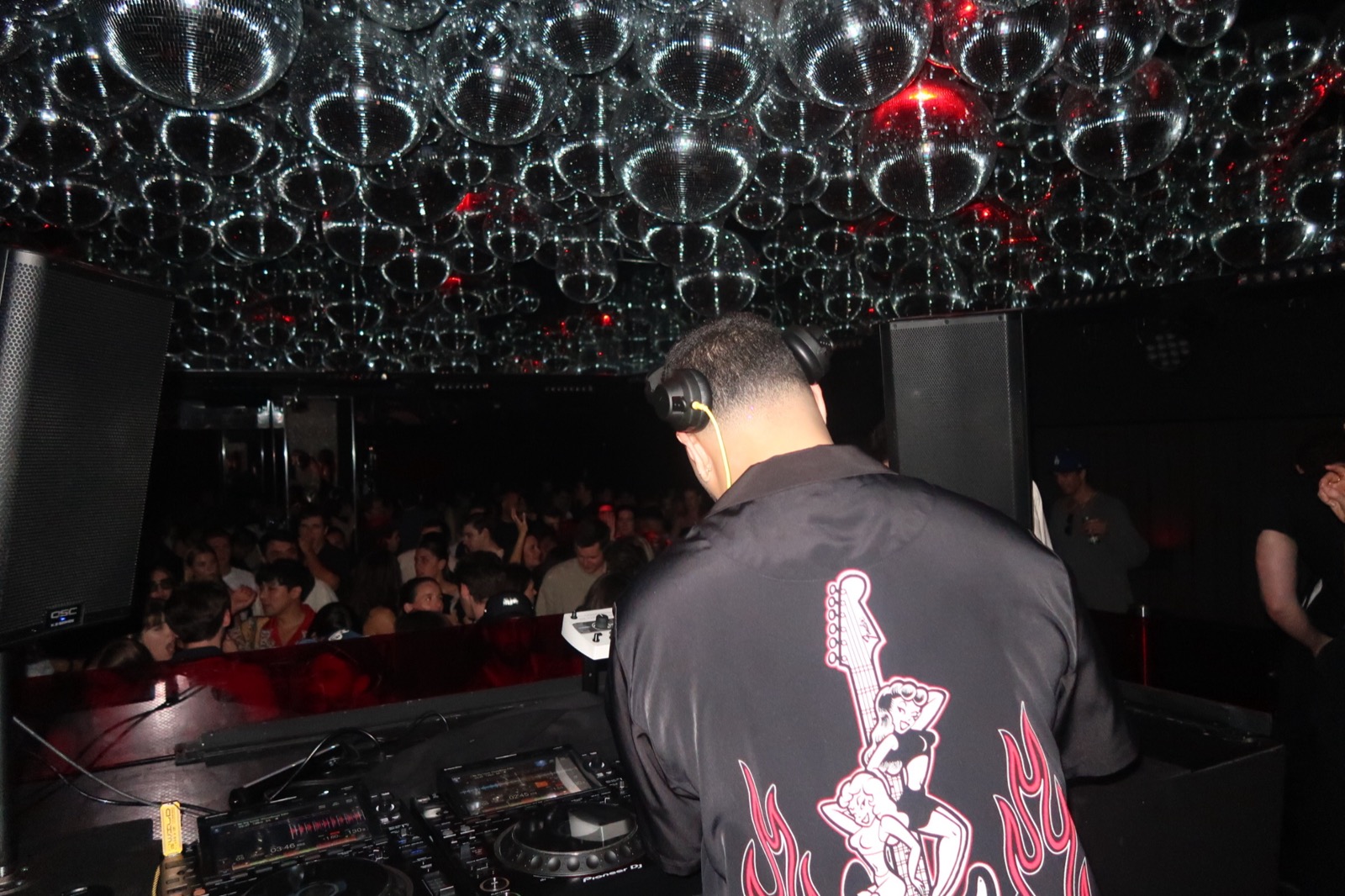 Tegononstop DJing at a club show